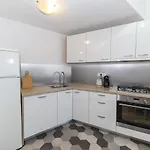 23 And 25 With Free Private Parking Apartmán *