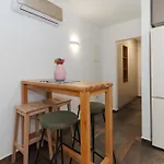 23 And 25 With Free Private Parking Apartmán