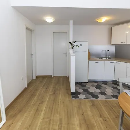 23 And 25 With Free Private Parking Apartmán *