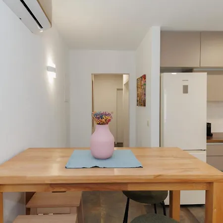 23 And 25 With Free Private Parking Apartmán