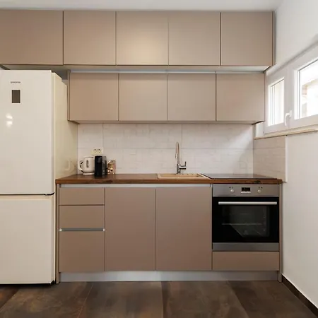 23 And 25 With Free Private Parking דירה *