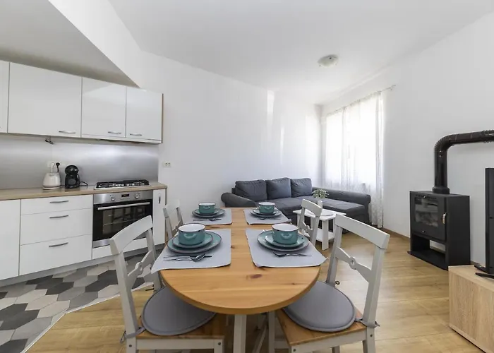 Apartment 23 And 25 With Free Private Parking *