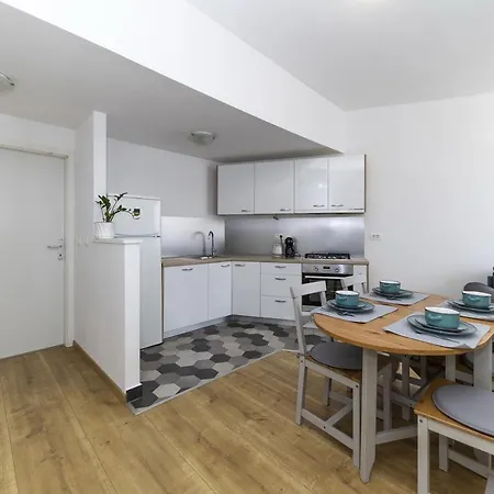 Apartment 23 And 25 With Free Private Parking *