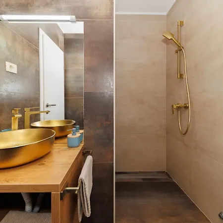 23 And 25 With Free Private Parking Apartman *