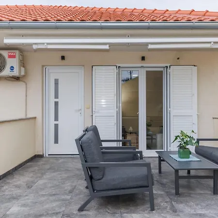 23 And 25 With Free Private Parking Apartman *