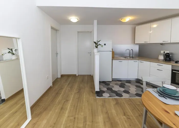 23 And 25 With Free Private Parking Apartman *