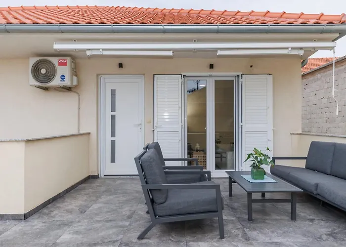 23 And 25 With Free Private Parking Apartman *